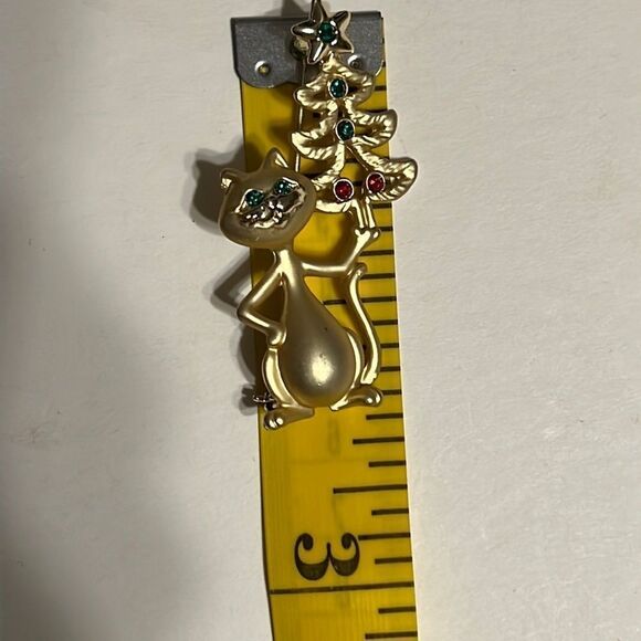 Vintage AJC Cat and Christmas Tree Gold-tone Brooch - Picture 9 of 11
